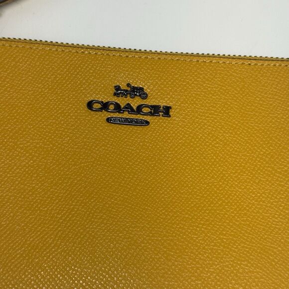Coach Corner Zip Pebbled Leather Wristlet In Mustard Yellow New - Picture 2 of 8